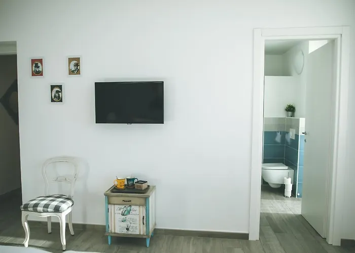 Il Cappellaio Di Erika 3*